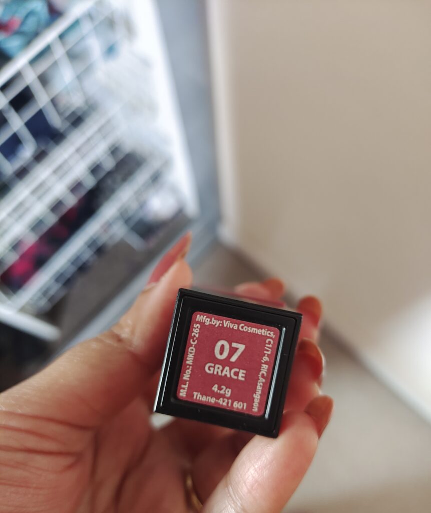 Nykaa-Ultra-Matte-Lipstic-Grace-07-packaging